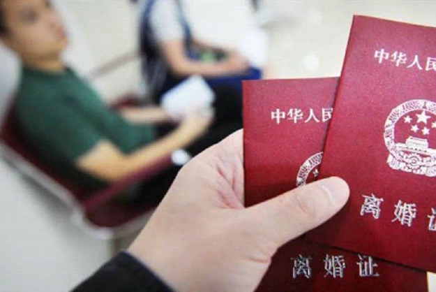 老公和别人同居算重婚吗?